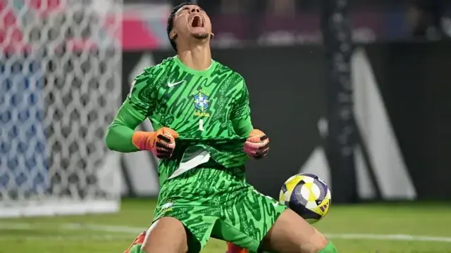 Xác định hai cặp bán kết FIFA U17 World Cup